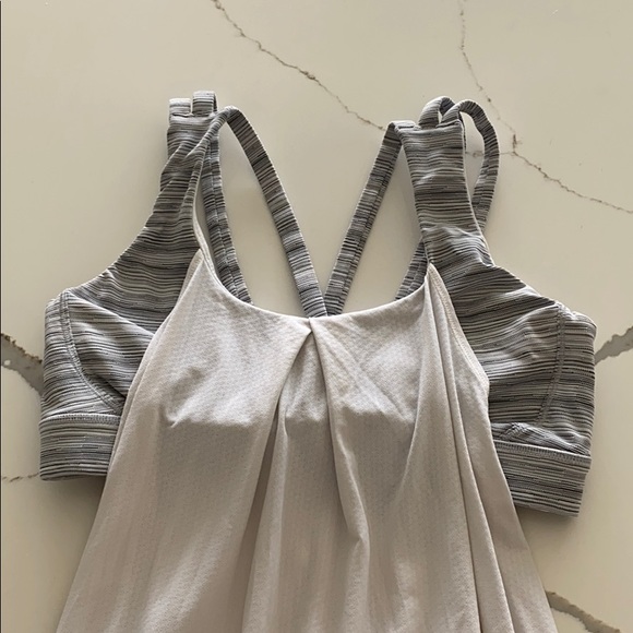 Lululemon open back tank with built in bra size 6 - Picture 2 of 6
